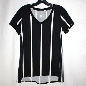 ✨ LuLaRoe XS Striped V-Neck Tunic Tee ✨